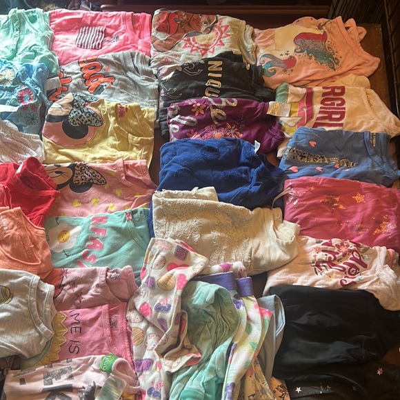 Lot of over 100 items size 4t girls - Picture 3 of 7